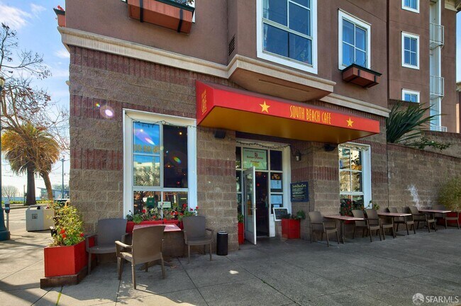 Building Photo - 301 Main St