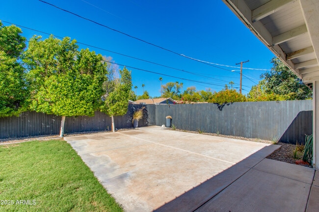 Building Photo - 1812 S Shafer Dr