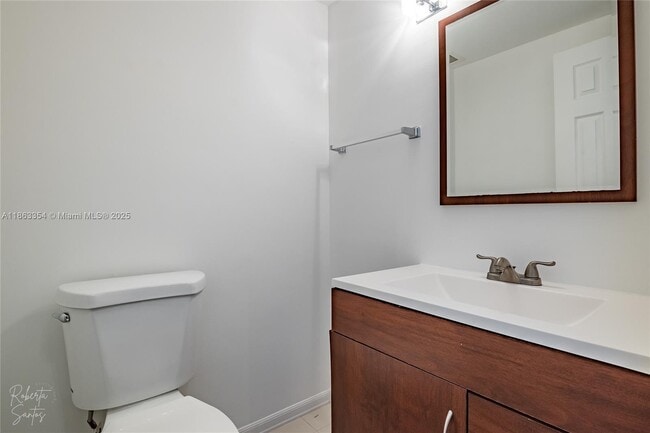 Building Photo - 500 Bayview Dr