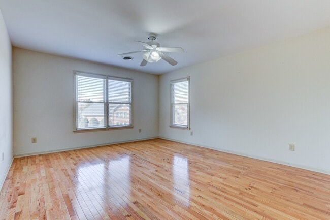 Building Photo - Farragut 37934 - 4 bedroom, 2.5 bath home ...