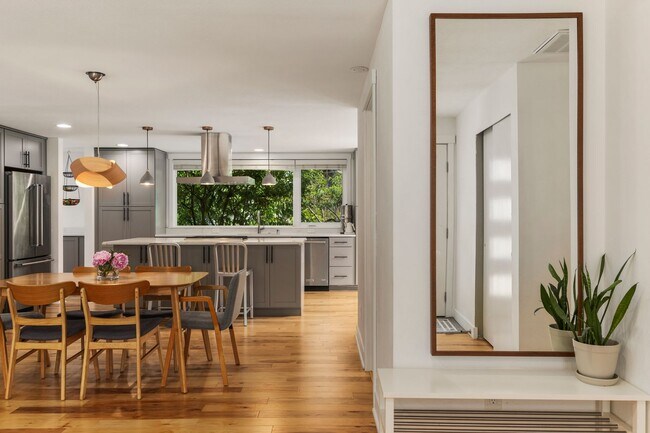 Building Photo - 3Bd/1.5Ba Kirkland Home
