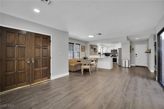 Building Photo - 3959 Salisbury Pl