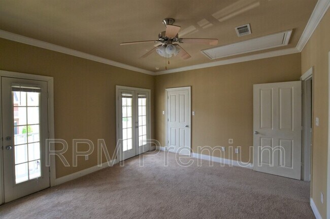 Building Photo - 2117 Cypress Hall Alley