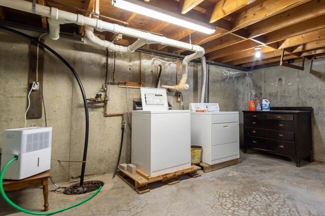 Building Photo - 545 Hudson St