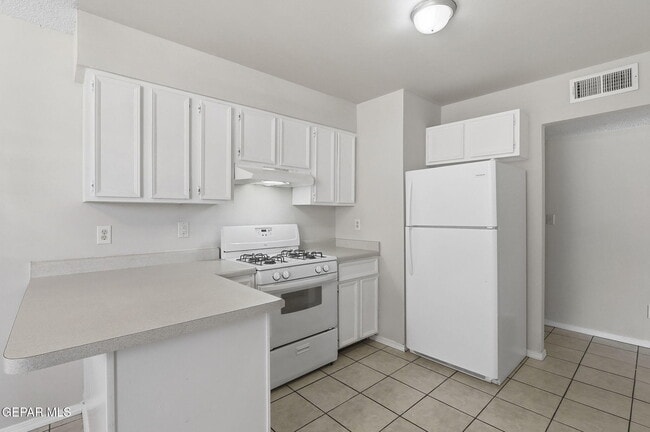 Building Photo - 2918 E Glen Dr