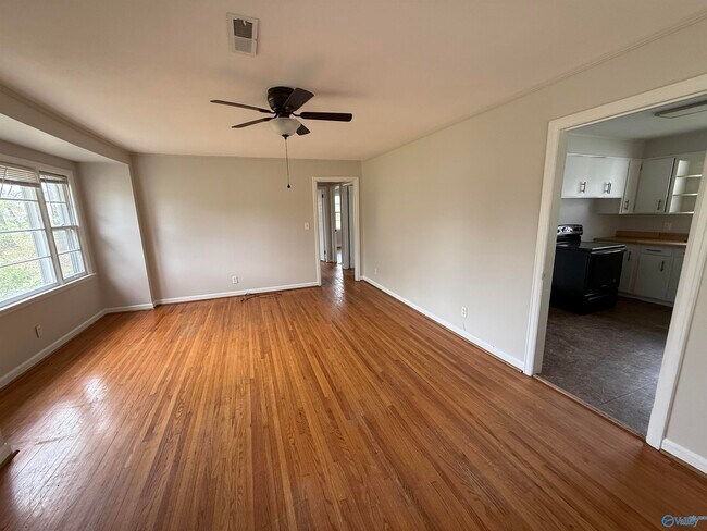 Building Photo - 804 Williams St