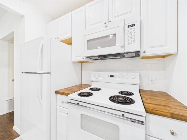 Building Photo - 1305 Hollow Creek Dr