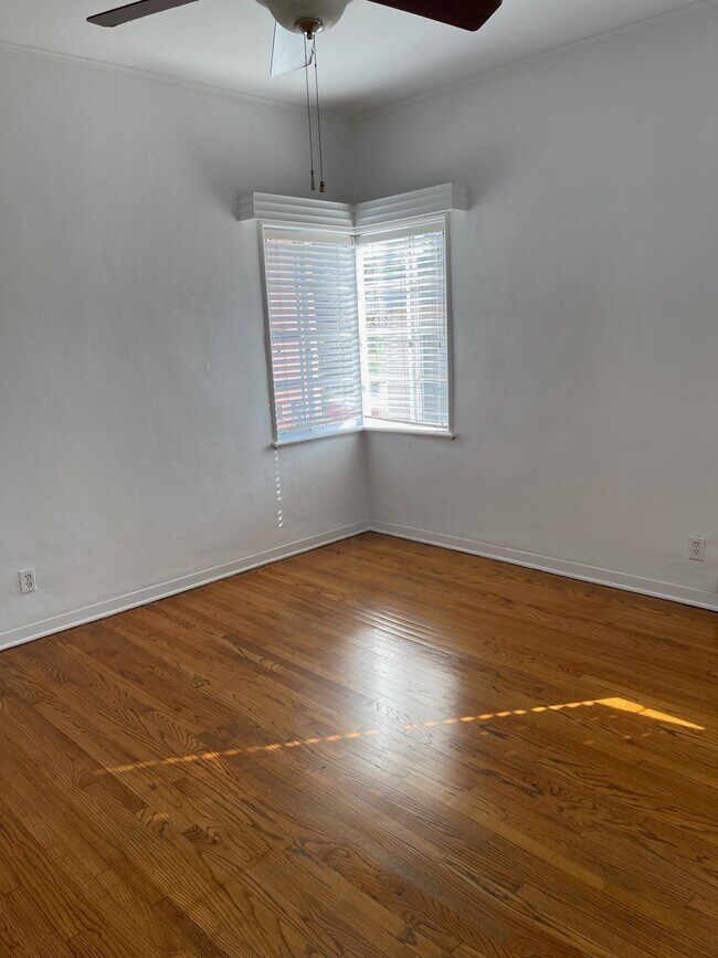 Building Photo - 106 N Edgemont St