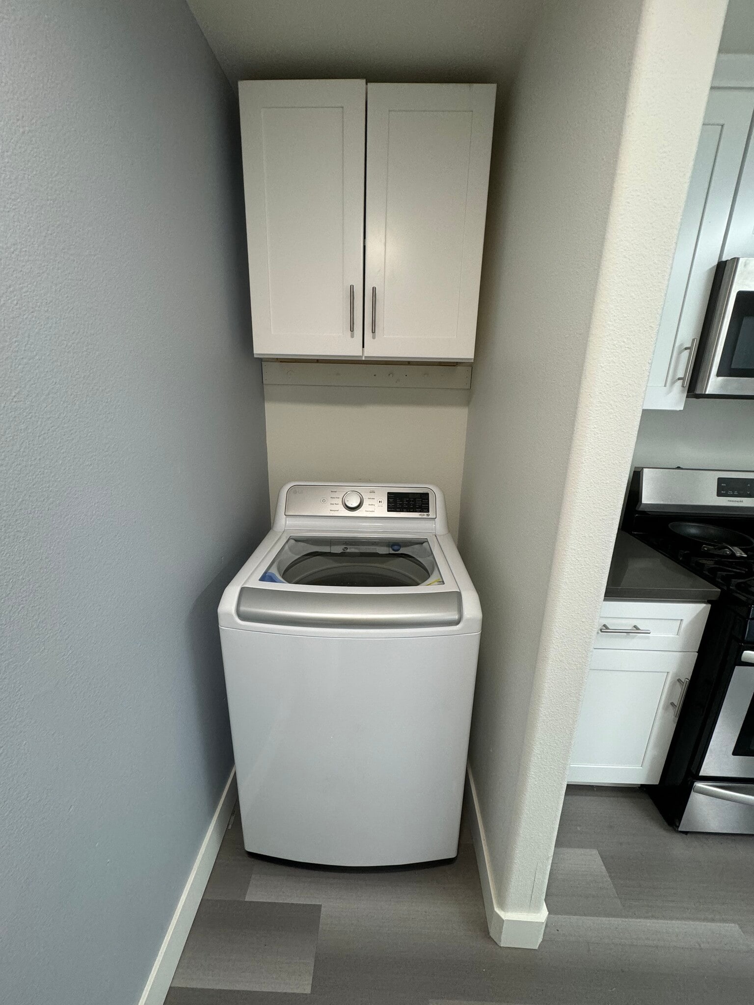 Washer- extra costs, hookup free - 61786 Desert Air Rd
