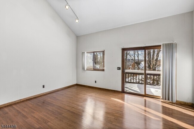 Building Photo - 2 Squaw Valley Ct
