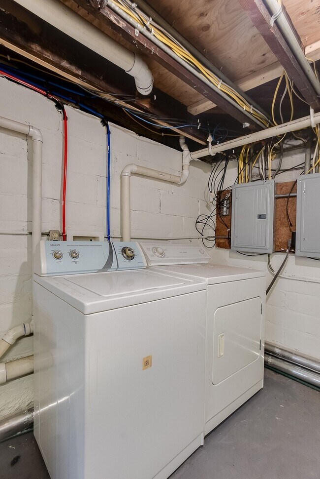 Building Photo - 1360 Dale St N