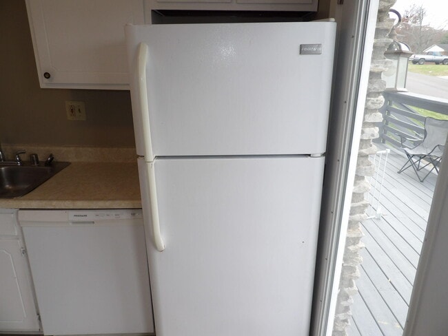 Building Photo - 409 Ridgewood Ln