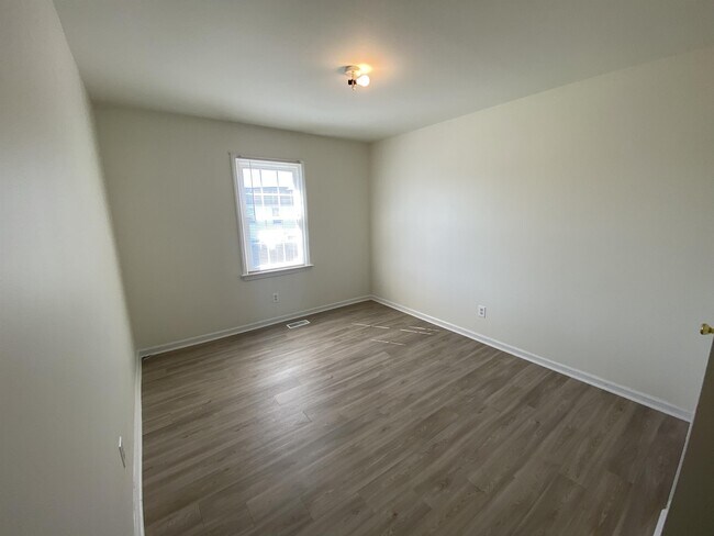 Building Photo - 3806-38D1 Sterling Pointe Dr