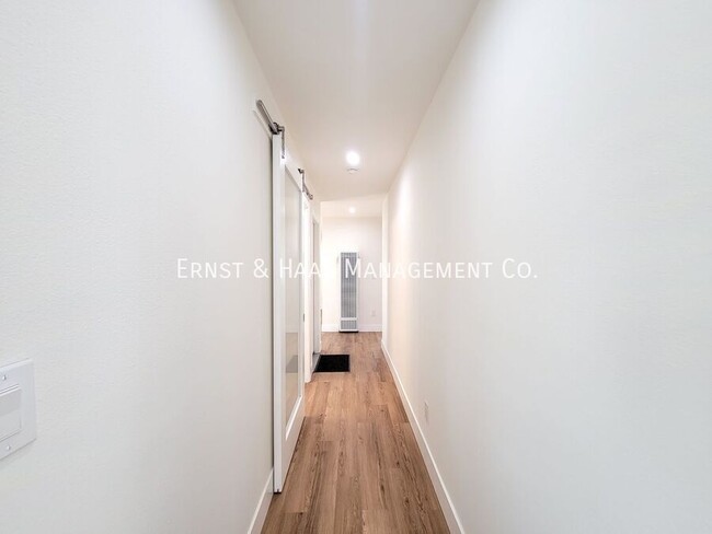 Building Photo - Beautifully Remodeled 2 Bedroom Home with ...