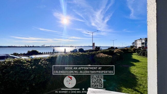 Building Photo - One of a kind 2bd/2bth with breathtaking views of the Bay, includes water, garbage, 1 parking spo...