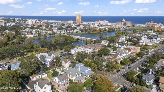 Building Photo - 601 4th Ave