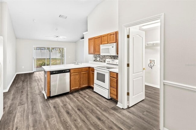 Building Photo - 11111 Lakeside Vista Dr