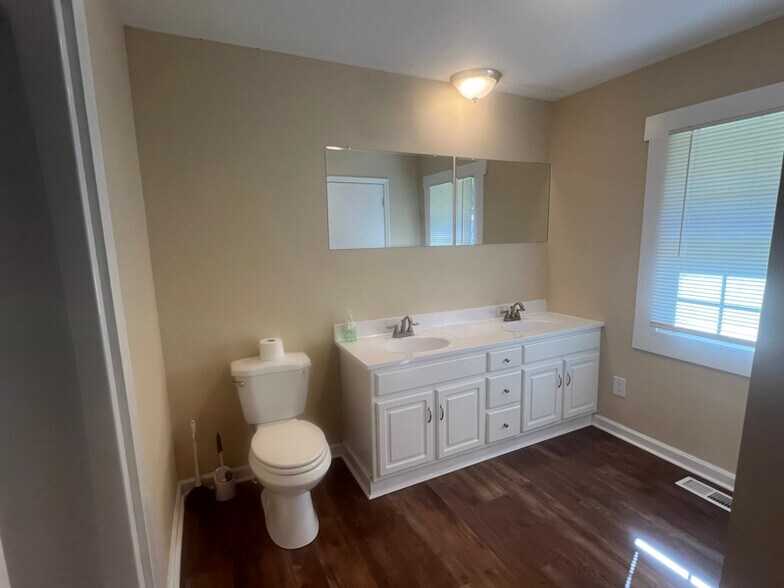 Building Photo - 183 Rogers Dr