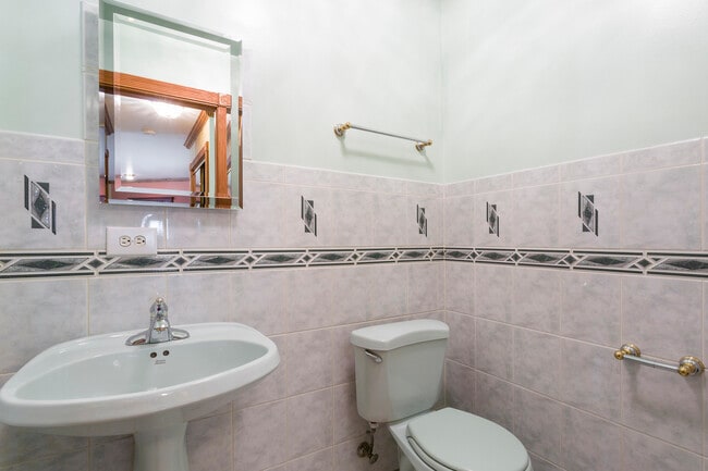 Building Photo - 1301 N Northwest Hwy