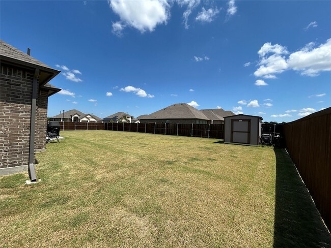 Building Photo - 541 Firethorn Dr