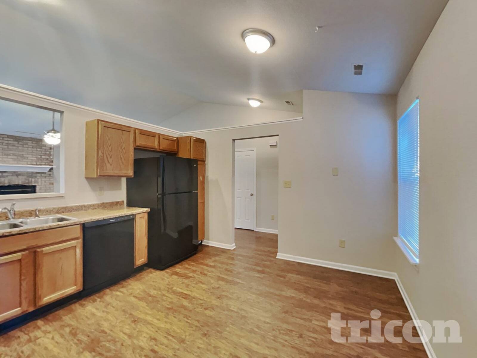 Building Photo - 8623 Robin Run Way
