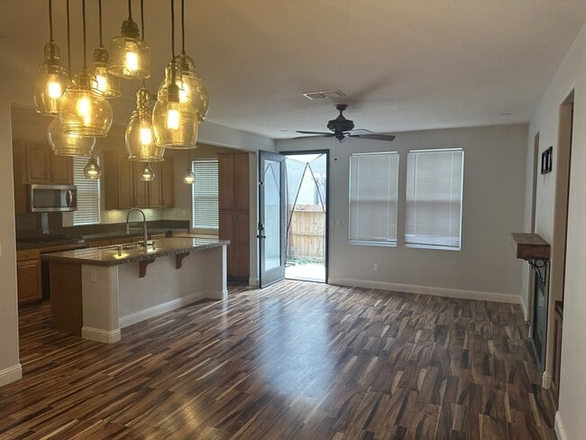 Building Photo - 3904 Purple Finch Ln