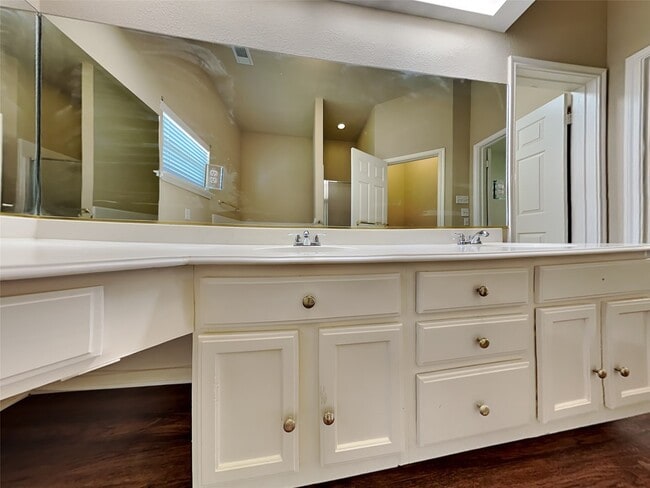 Building Photo - 13143 Mills River St