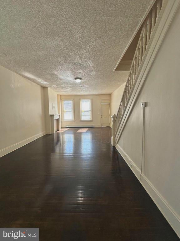 Building Photo - 448 W Hanover St