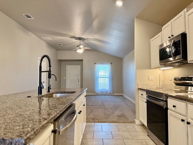 Building Photo - House For Rent