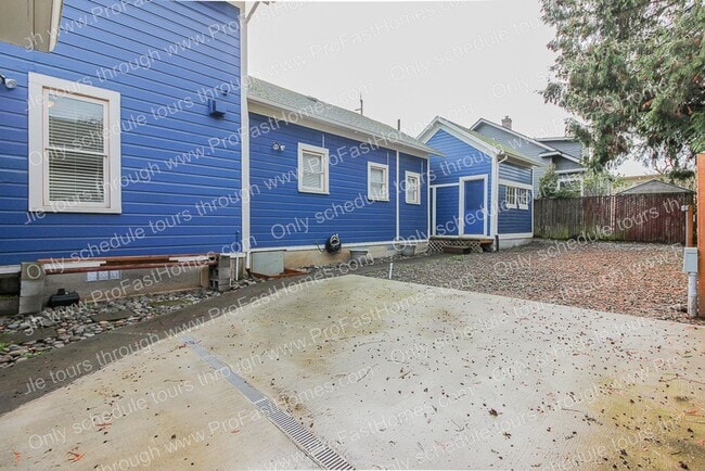 Building Photo - 520 6th St