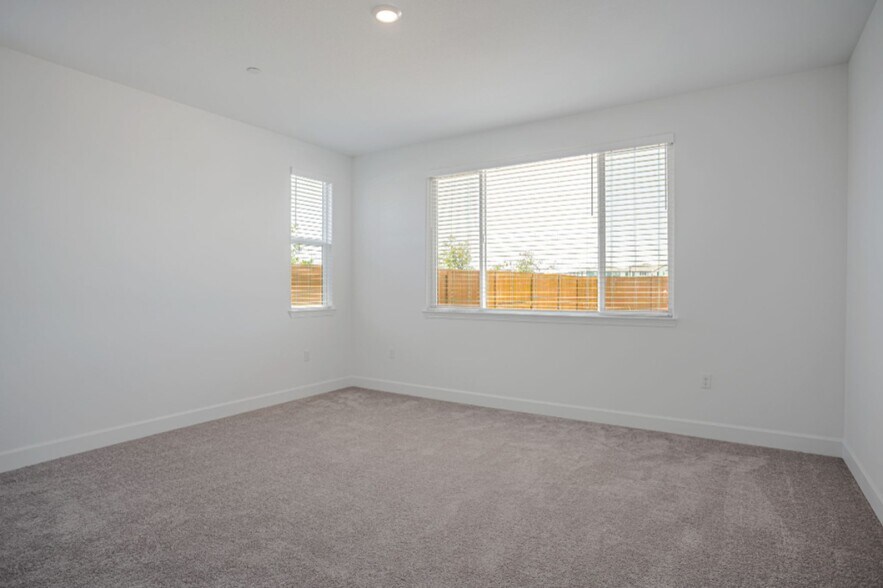 Building Photo - 2064 Baker Ct