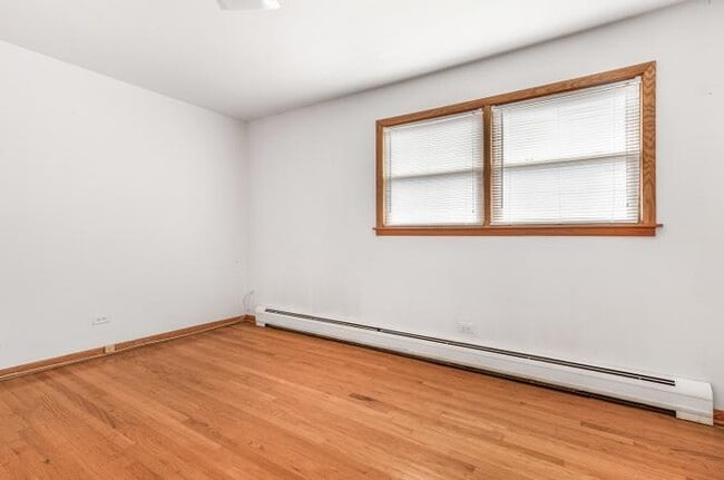 Building Photo - 2520 N Neva Ave