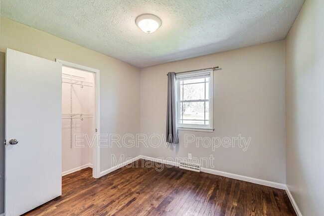 Building Photo - 1302 S Sheridan Ave