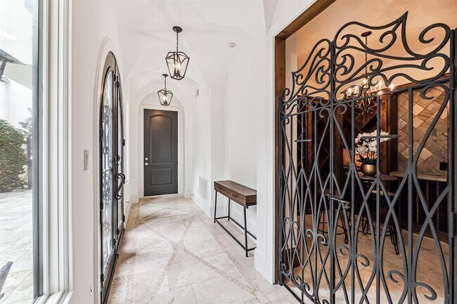 Building Photo - 110 Calle Catalina Pl