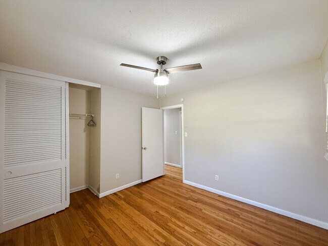 Building Photo - 7220 Ainsley St