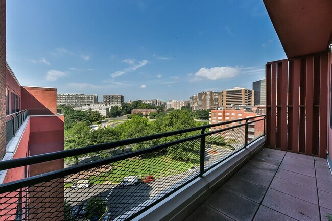 Building Photo - Gorgeous 2 Bedroom Penthouse in River Place South!