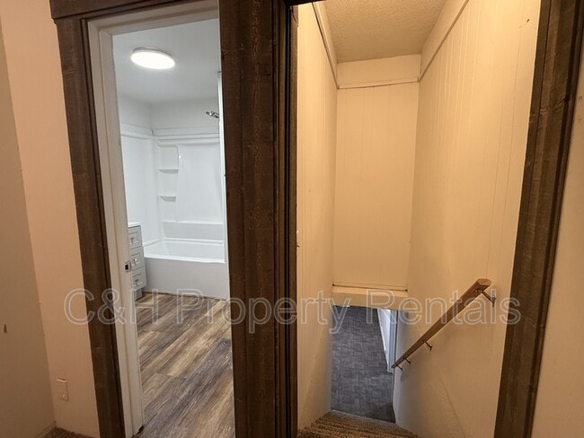 Building Photo - 631 Miles Ave