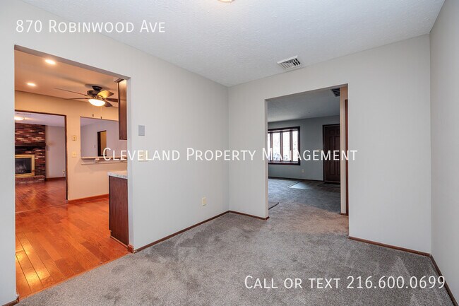 Building Photo - 870 Robinwood Ave