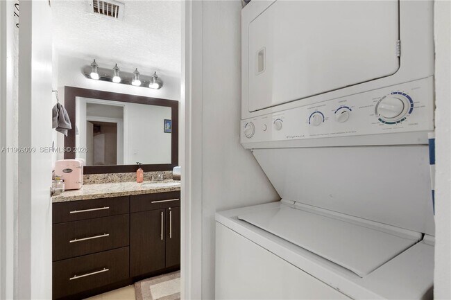 Building Photo - 4910 NW 79th Ave