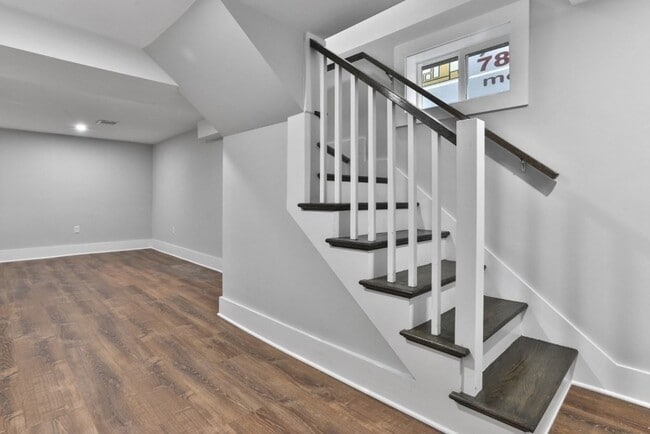 Building Photo - 10 Grant St