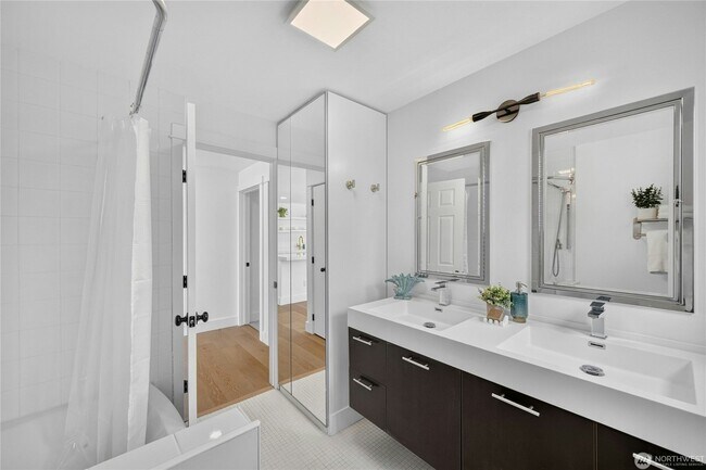 Building Photo - 612 Northshore Dr