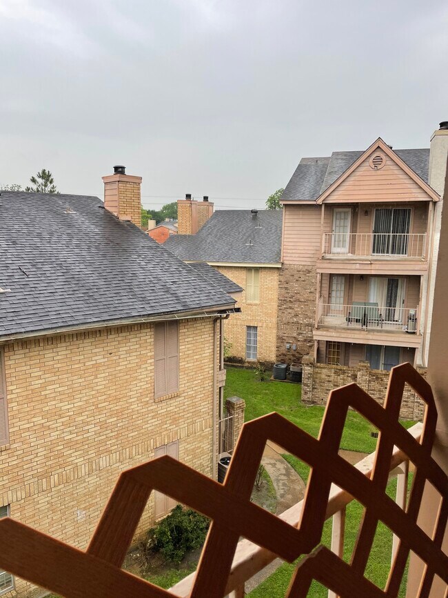 Building Photo - 10101 S Gessner Rd