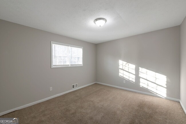 Building Photo - 30 Vickie Dr