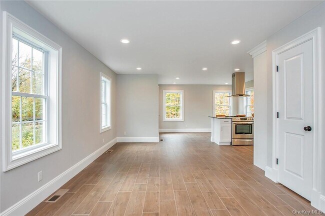 Building Photo - 237 Tomahawk St