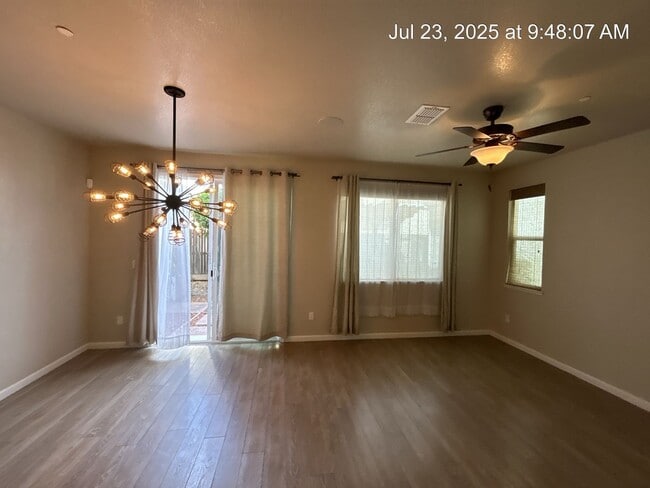 Building Photo - Supe Cute! Low Maintenance!