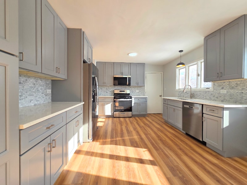 Building Photo - 29 E Lake Shore Dr