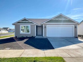 Building Photo - Stunning 3 Bed, 2 Bath Rancher in Airway Heights!