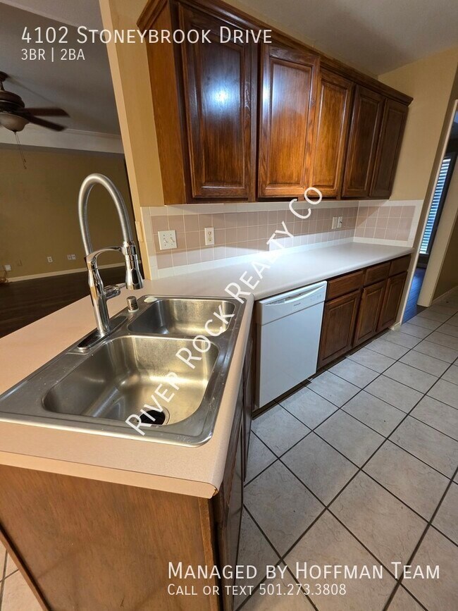 Building Photo - 4102 Stoneybrook Dr