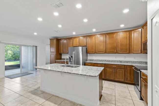 Building Photo - CLOSE TO EVERYTHING!