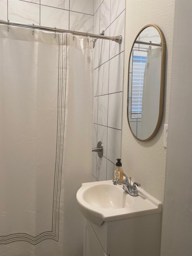 Building Photo - 2708 Winbern St